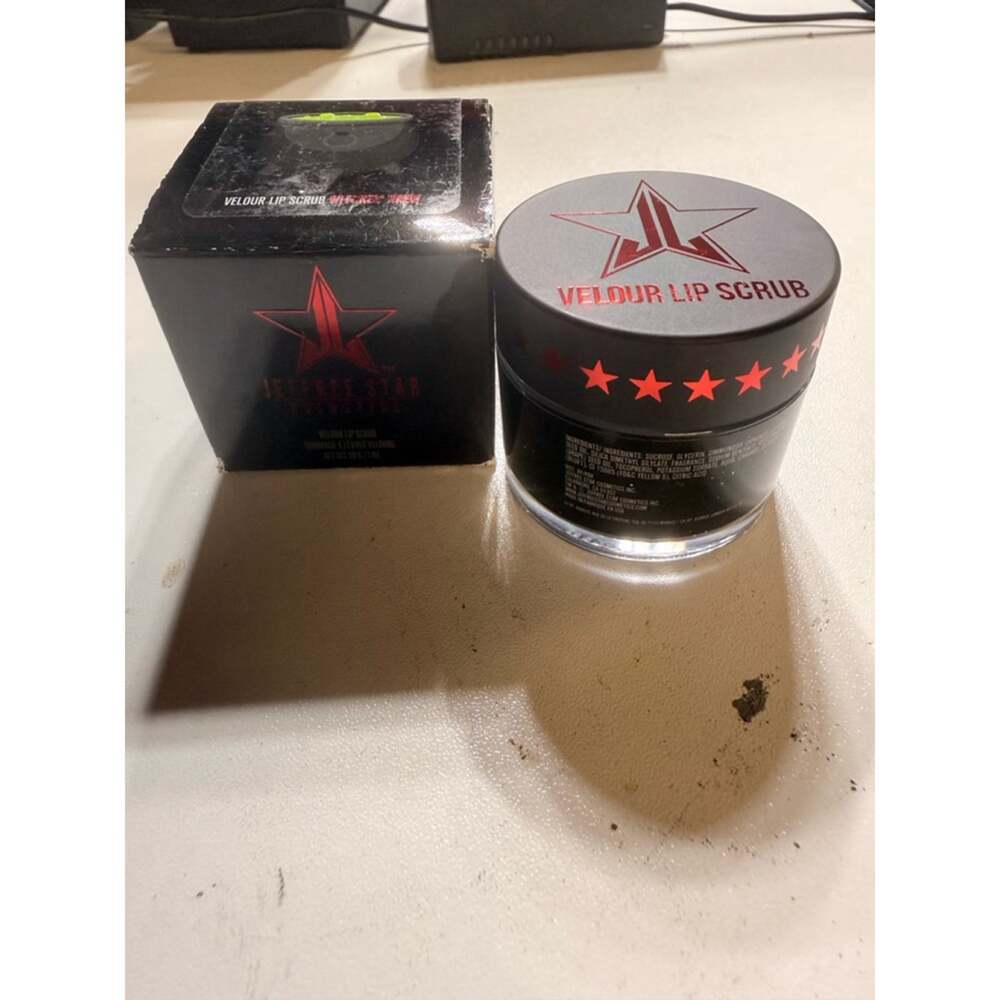 Jeffree Star Cosmetics Velour Lip Scrub - Black & Red witches brew NWT